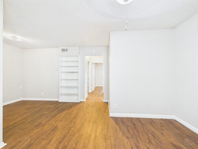 Primary Photo - 2401 Manor Rd