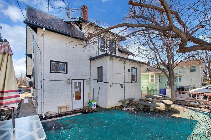 Building Photo - 1267 Hewitt Ave