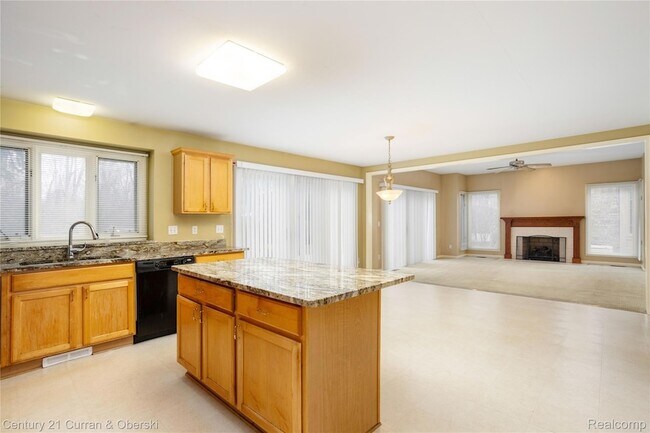 Building Photo - 42104 Echo Forest Dr