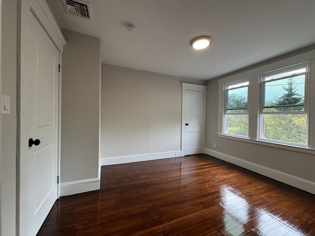 Building Photo - 47-49 Mead St