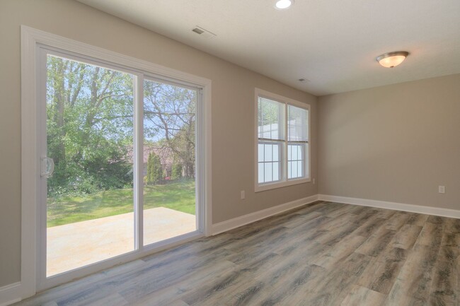 Building Photo - 2 Story on Twisted Oak | Oak Tree Townhome...