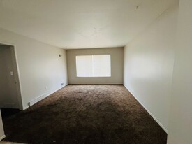 Building Photo - Salem Apartments