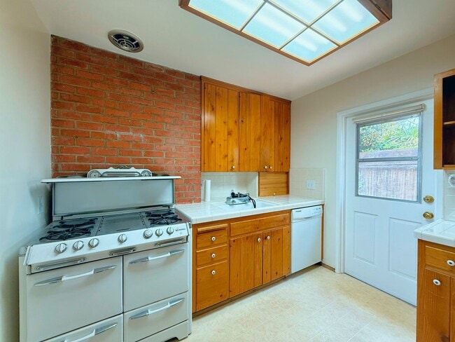Building Photo - Welcome to your amazing coastal home above Sunset Cliffs