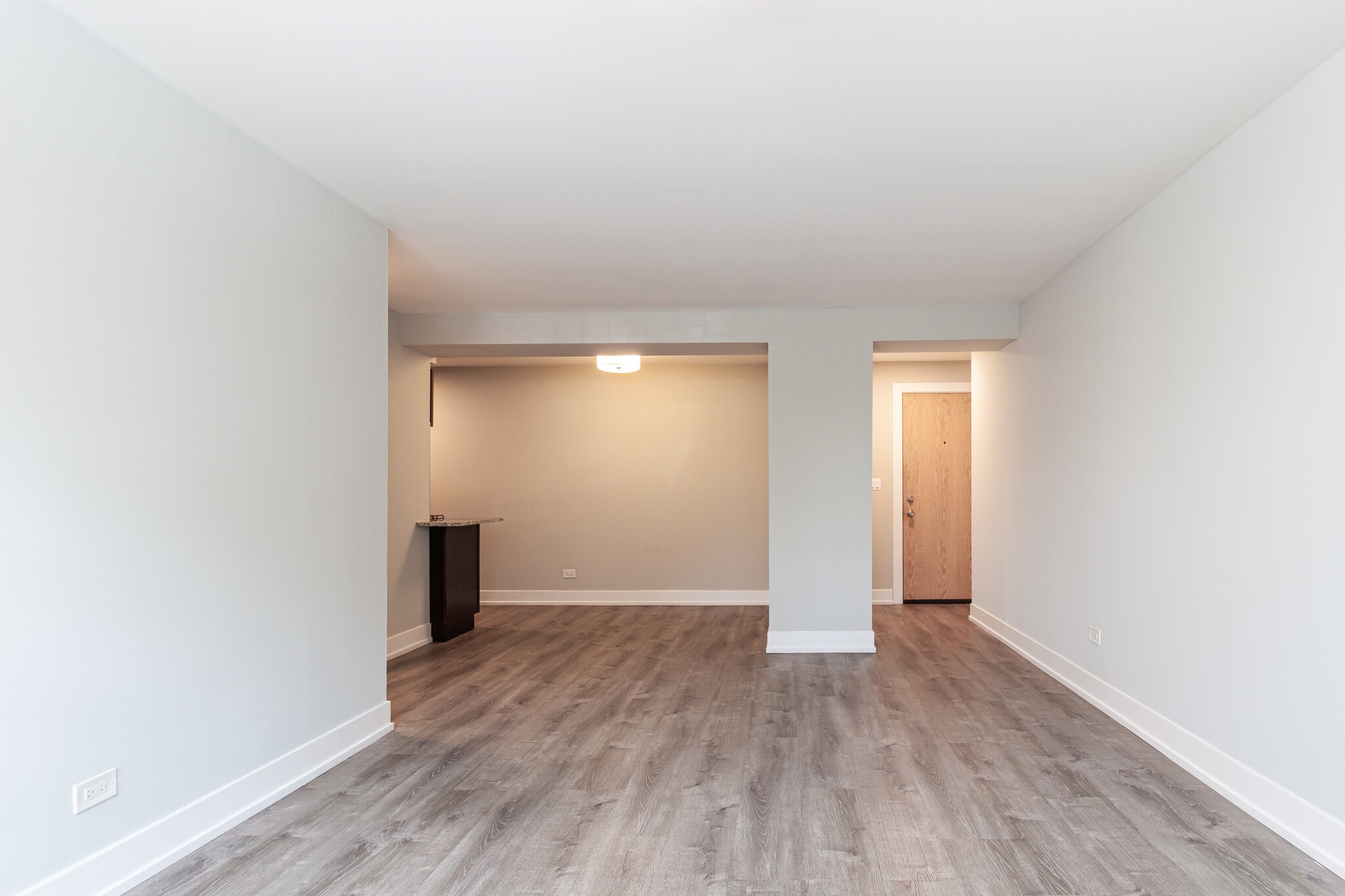 Building Photo - 454 W Barry Ave