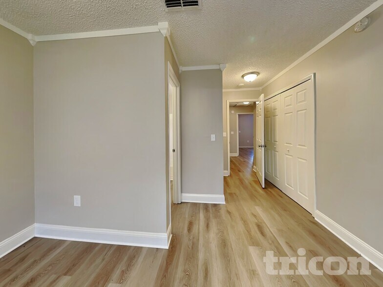Building Photo - 1455 Marigold Dr