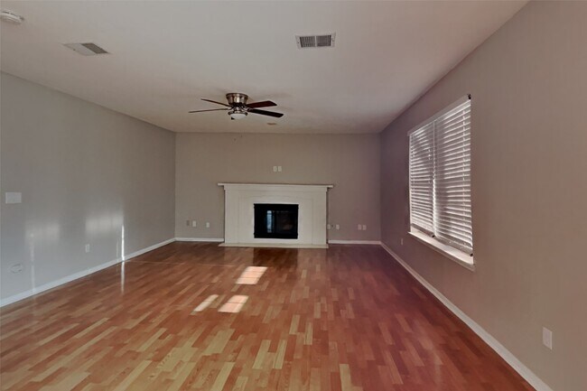 Building Photo - 7611 Round Grove Ln