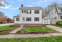 Building Photo - 1980 W Forest Ave