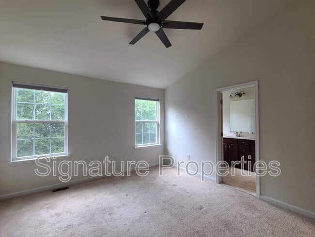 Building Photo - 316 Tree Line Dr