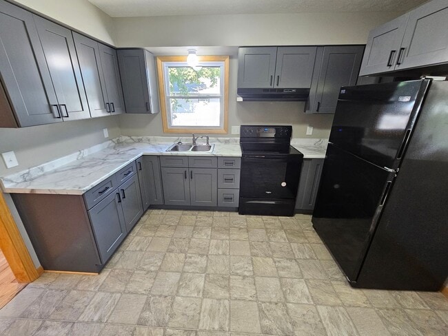 Building Photo - Single Family with basement