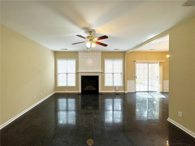 Building Photo - 2442 Fairlie Dr