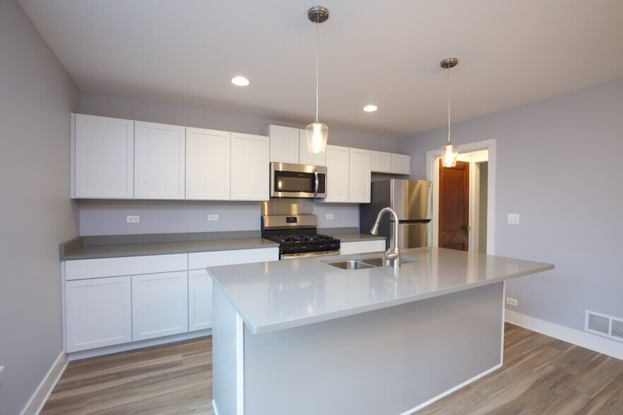 Building Photo - 16637 W Brockman Ave