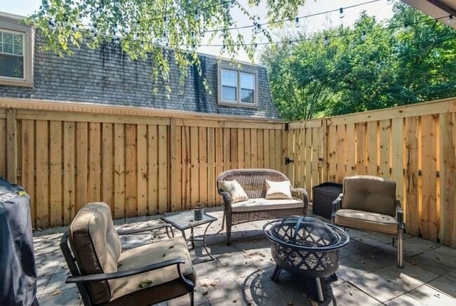 Building Photo - 3000 Hillsboro Pike