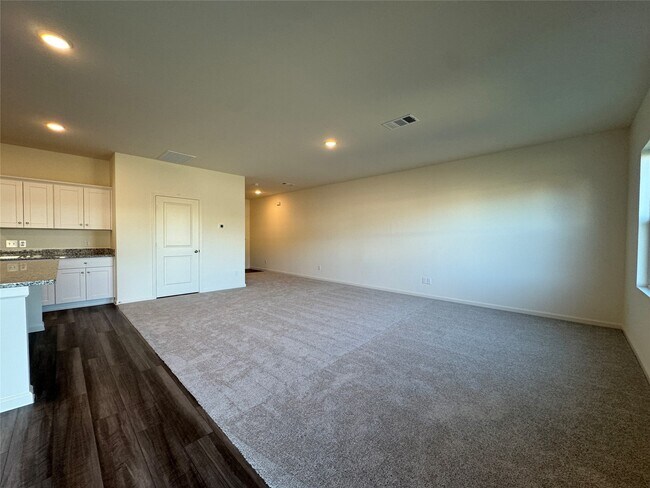 Building Photo - 8219 Vacek Xing Wy