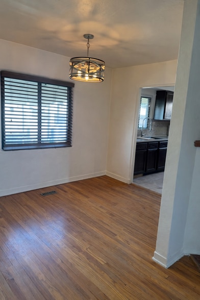 Building Photo - 2113 Madeira Dr NE