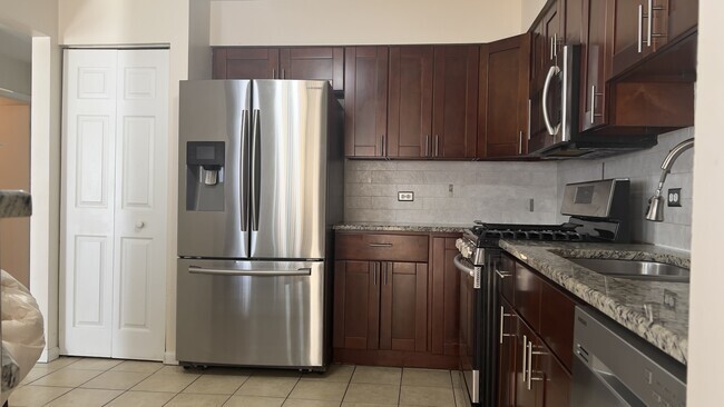 Building Photo - 385 Grissom Ct