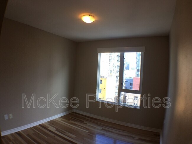 Building Photo - 300 W Beech St