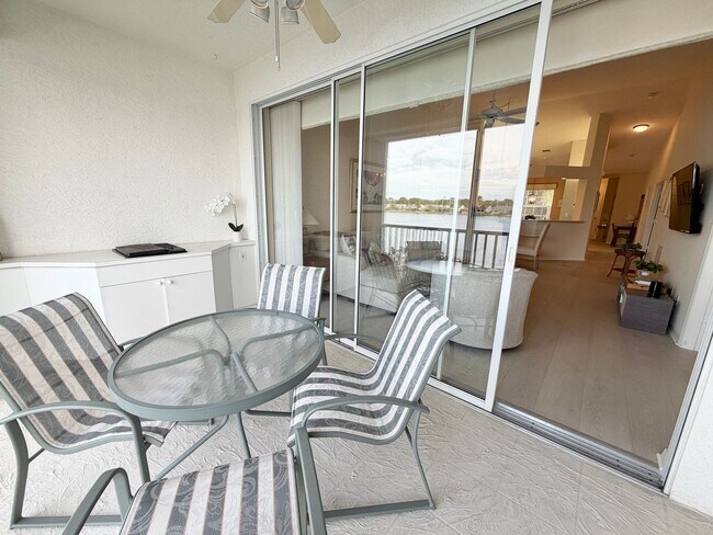 Building Photo - ** CROWN POINTE SHORES ** 2 BED + DEN / 2 BATH - GARAGE - TURNKEY FURNISHED - ANNUAL RENTAL