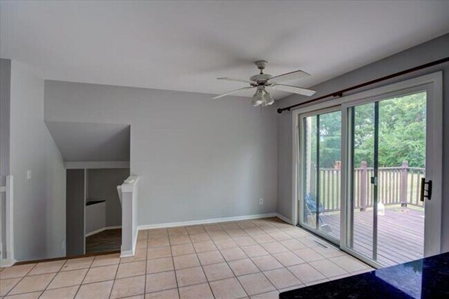 Building Photo - 3909 Patrick Henry Way