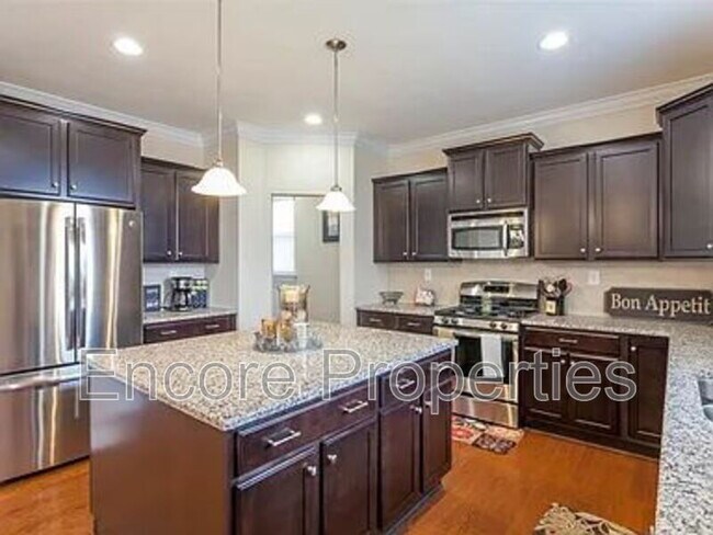 Building Photo - 708 Glenville Lake Dr