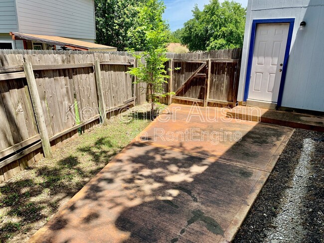 Building Photo - 1535 Parkfield Cir