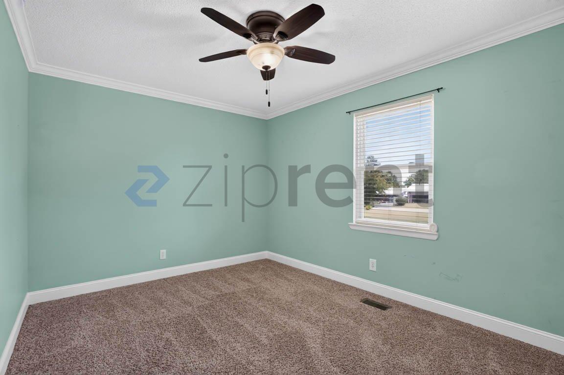 Building Photo - Unit