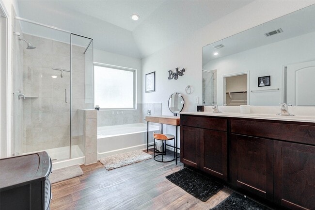 Building Photo - 2407 S Colosseum Ct