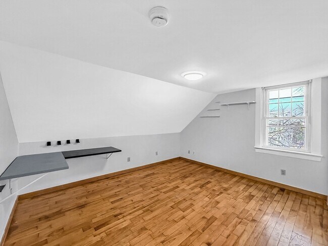 Building Photo - 17 Suffolk St