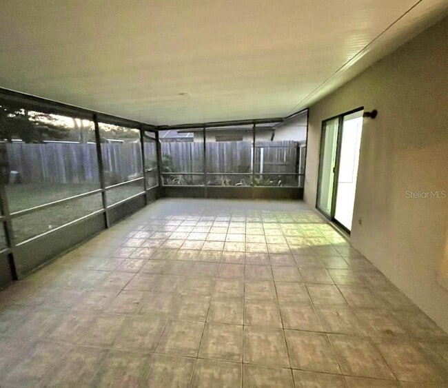 Building Photo - 10026 Chesham Dr