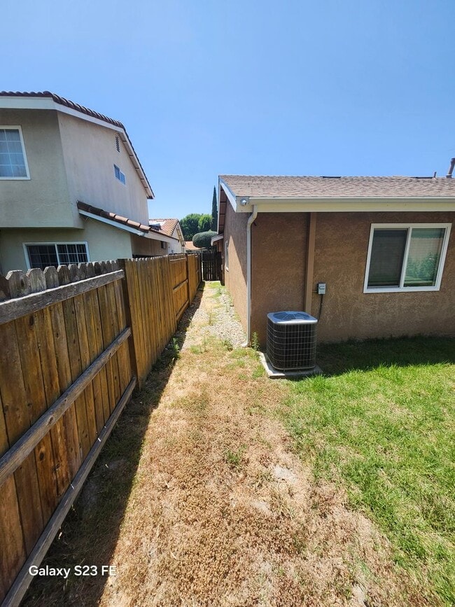 Building Photo - Single-Story home in Chino ready for you to move right in!