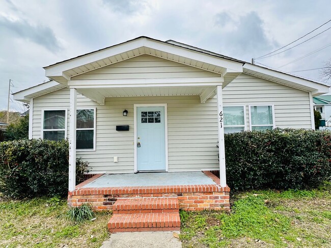 Primary Photo - DOWNTOWN - Updated bungalow!