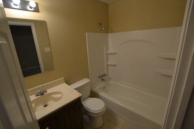 Building Photo - 2 bedroom, 2 bath apartments in Sherwood F...