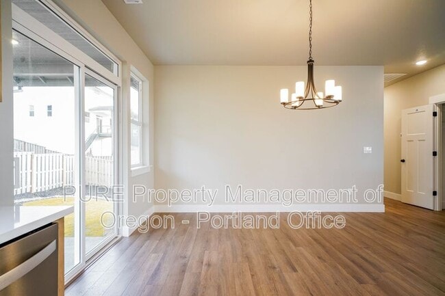 Building Photo - 2659 NE Justus Ave