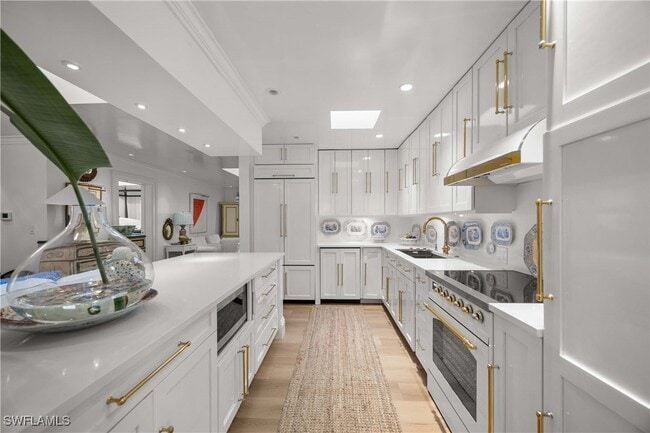 Building Photo - 295 6th St N