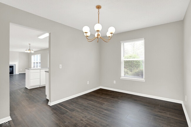 Building Photo - 5761 Cantigny Way S