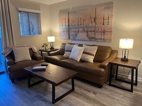 Building Photo - Furnished Updated Condo on HHI - Walk to the Beach!