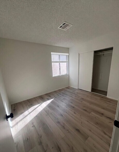 Building Photo - 53755 Avenida Diaz