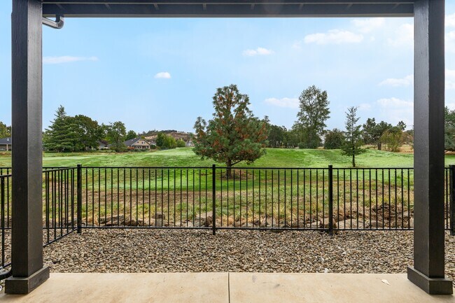 Building Photo - 109 Golf View Dr