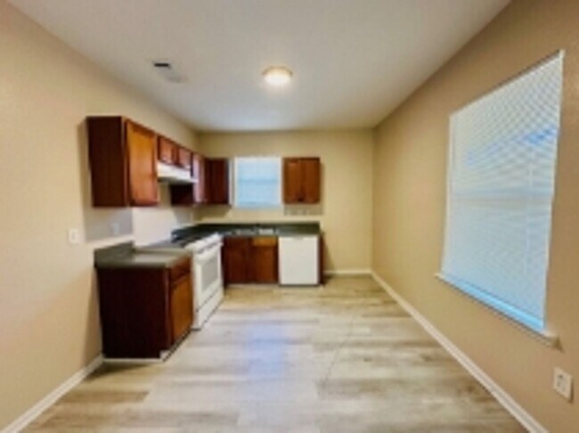 Building Photo - House for Rent