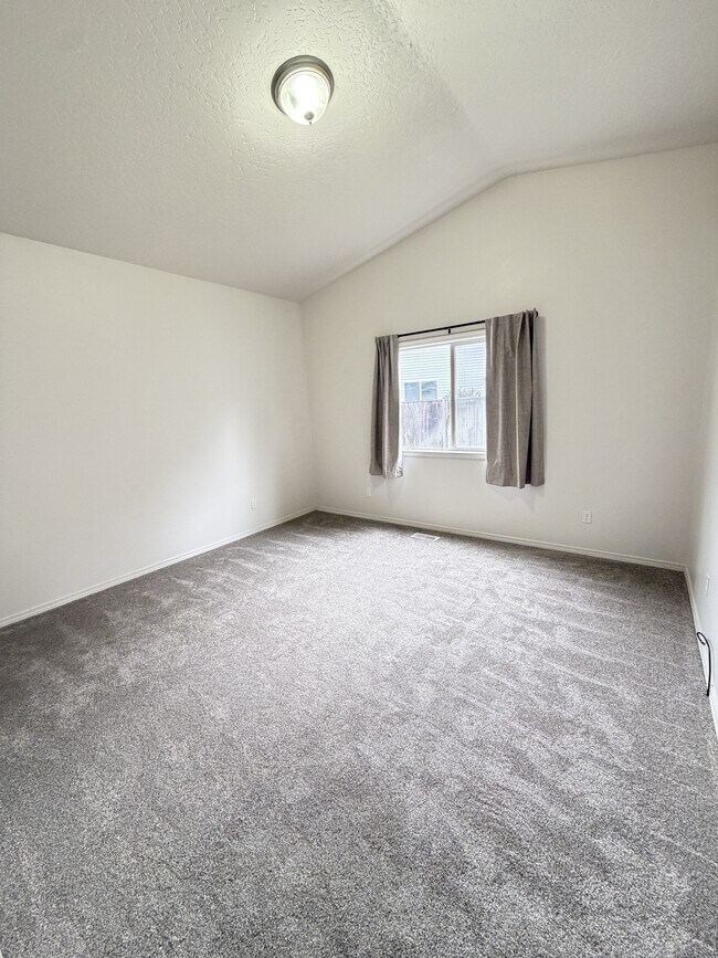 Building Photo - 2067 S Linda Vista Pl