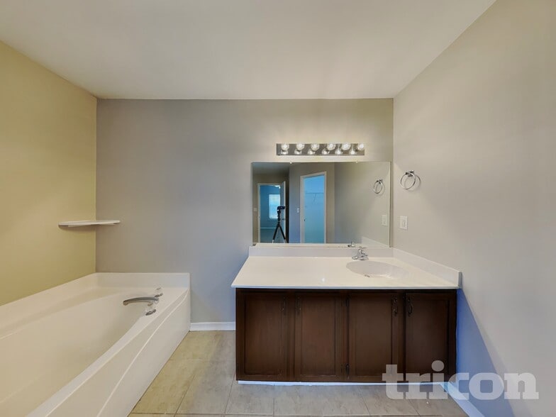 Building Photo - 5209 Tealstone Ct