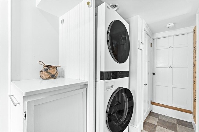 Building Photo - 23 Jefferson Rd