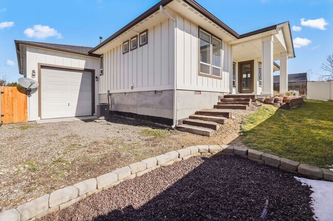 Building Photo - Large home with an RV garage
