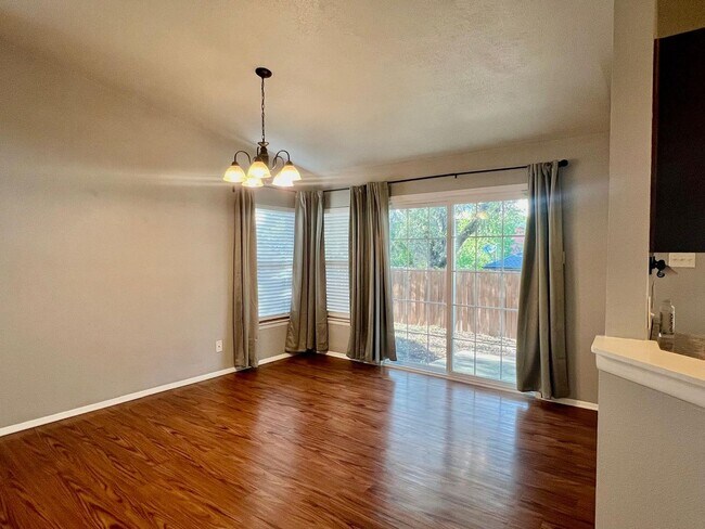 Building Photo - Charming Rental with Amazing Back Patio!