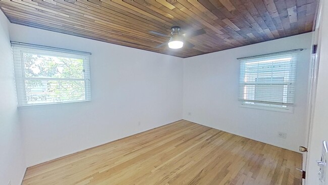 Building Photo - **MOVE-IN SPECIAL!!** Charming 3 Bed 1 Bat...