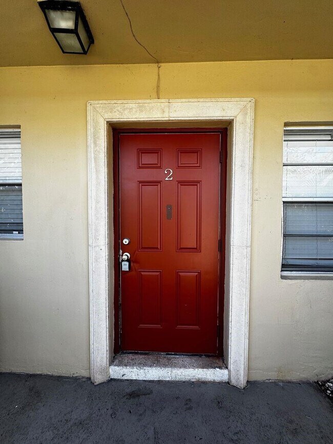 Building Photo - 715 SW 14th Ave