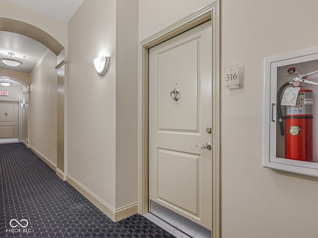Building Photo - 450 E Ohio St
