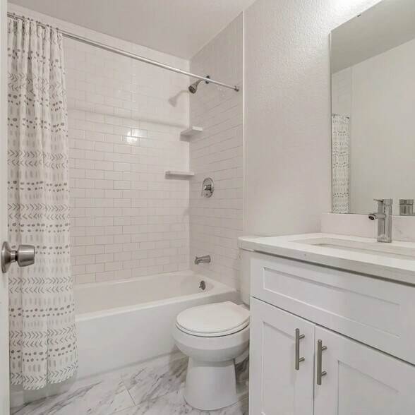 Building Photo - 482 W 80th Ave