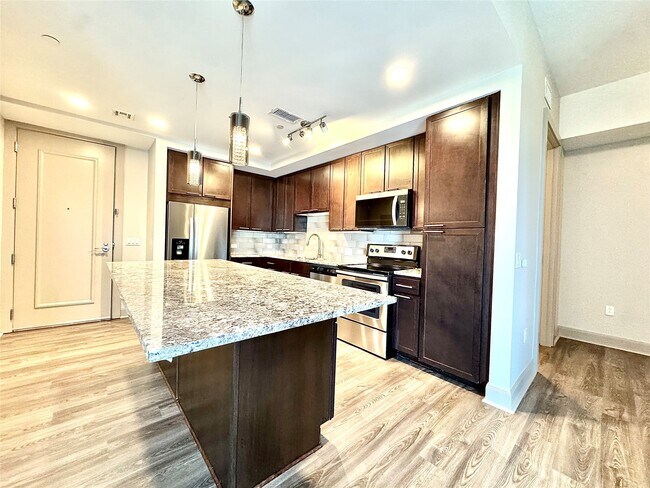 Building Photo - 9787 Katy Fwy