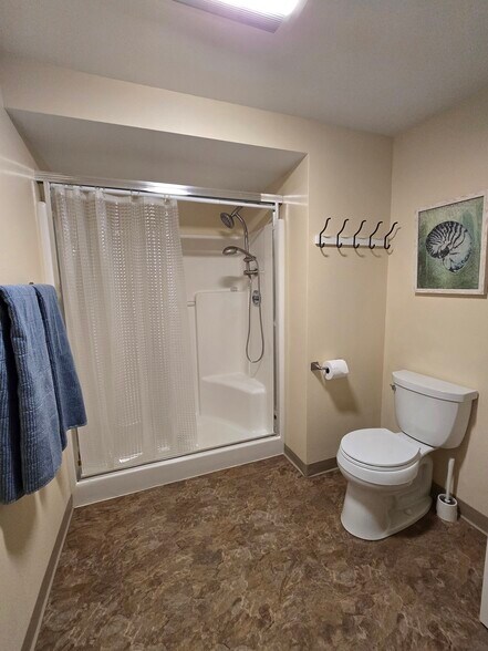 Building Photo - 320 NE Wisteria Way