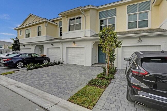 Building Photo - 585 Sanderling Cir